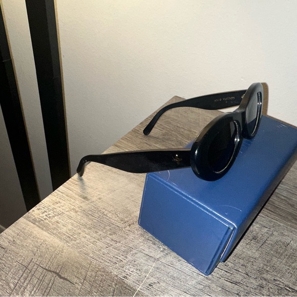 AUTHENTIC LOUIS VUITTON cat-eye SUNGLASSES - Picture 7 of 7